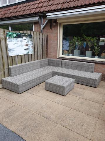 Lounge set incl kussen kist  beschikbaar voor biedingen