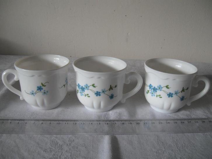Arcopal Veronica drie kleine kopjes, Antiek en Kunst, Antiek | Servies los, Ophalen of Verzenden