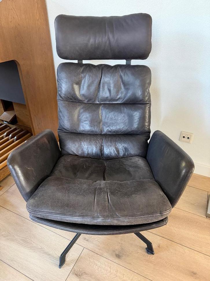 Draai fauteuil donkerbruin leer - luchtig model, Huis en Inrichting, Fauteuils, Gebruikt, Leer, 50 tot 75 cm, 75 tot 100 cm, Ophalen