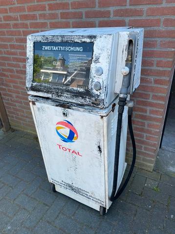 Tweetakt pomp mengsmering pomp benzine pomp vintage gasboy beschikbaar voor biedingen