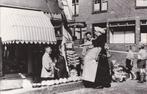 scheveningen vissers winkel/klanten, Ophalen of Verzenden, 1960 tot 1980, Zuid-Holland