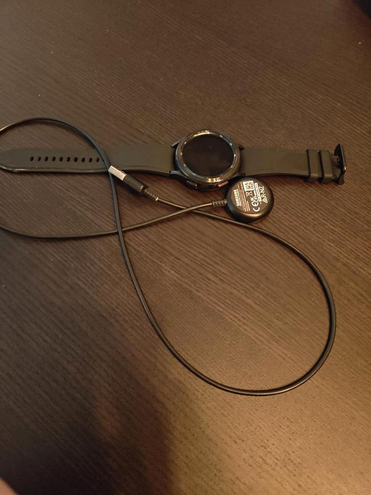 Samsung Galaxy Watch 4 - Zo goed als nieuw, Sieraden, Tassen en Uiterlijk, Smartwatches, Zo goed als nieuw, Android, Zwart, Afstand