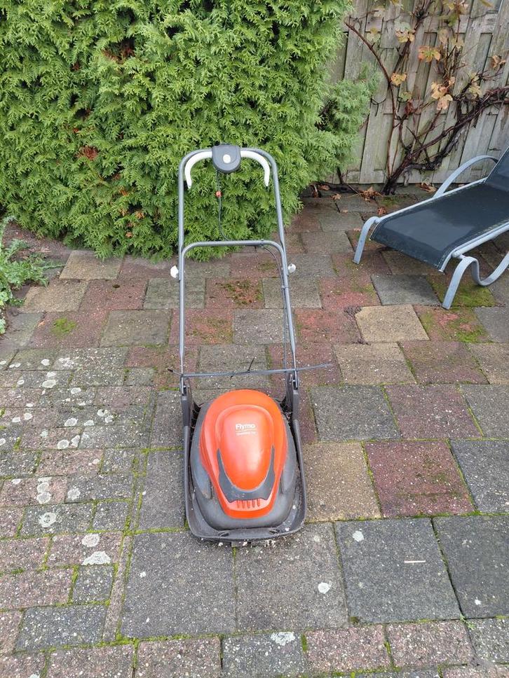 Flymo SimpliGlide 330 Grasmaaier - Gebruikt, Tuin en Terras, Grasmaaiers, Gebruikt, Elektrische grasmaaier, 30 t/m 39 cm, Zweefmaaier