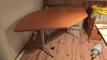 een lekker grote werktafel  