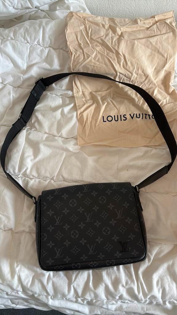 Louis Vuitton Messenger Bag, Sieraden, Tassen en Uiterlijk, Tassen | Schoudertassen, Zo goed als nieuw, Overige merken, Zwart