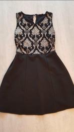 Zwart Jurkje Gouden Stiksels Maat L Merk Bodyflirt 40/42, Zwart, Maat 42/44 (L), Ophalen of Verzenden, Gedragen