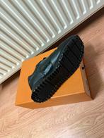 Louis Vuitton Run Away Sneakers Maat 41, Ophalen, Zo goed als nieuw, Zwart, Sneakers of Gympen