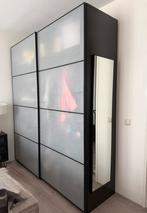 IKEA PAX kledingkast zwart/bruin met melkglas schuifdeuren, Huis en Inrichting, Kasten | Kledingkasten, Ophalen, Zo goed als nieuw