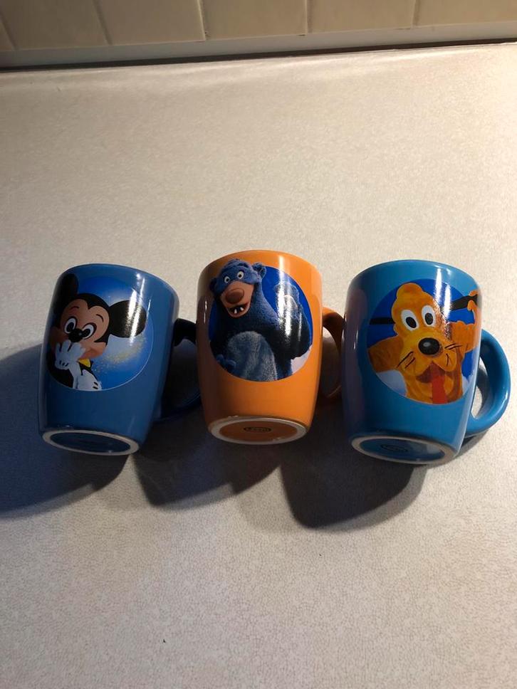 3 Stripfiguren Mokken - Mickey, Baloe, Pluto, Huis en Inrichting, Keuken | Servies, Gebruikt, Kop(pen) en/of Schotel(s), Overige stijlen