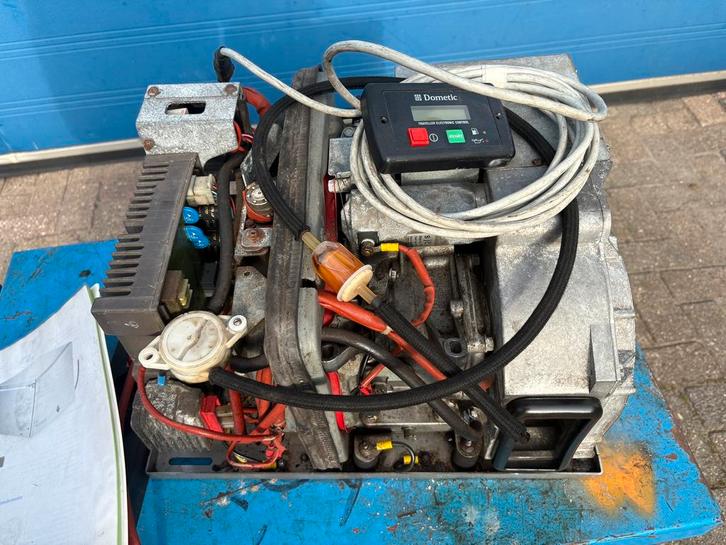 Inbouw aggregaat dometic 2600w, Caravans en Kamperen, Kampeeraccessoires, Gebruikt, Ophalen