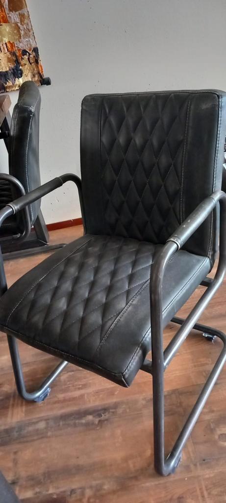 4 grijs geschuurde eetkamerstoelen, Huis en Inrichting, Stoelen, Gebruikt, Vier, Leer, Metaal, Zwart, Ophalen