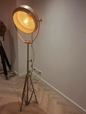 Industriële Vloerlamp Studio Lamp beschikbaar voor biedingen