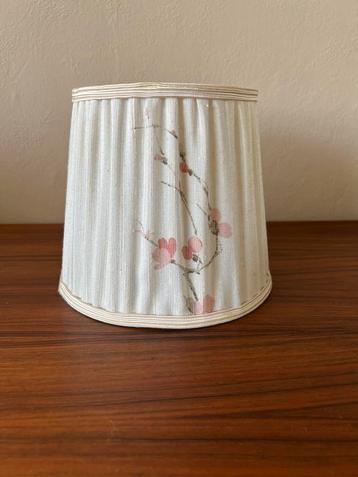 Vintage lampenkap gepliseerde stof japanse bloesem beschikbaar voor biedingen