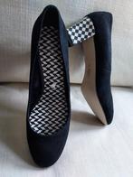 Prachtige zwart suede pumps van Pedder Red     maat 40, Kleding | Dames, Schoenen, Pumps, Pedder Red, Verzenden, Zwart