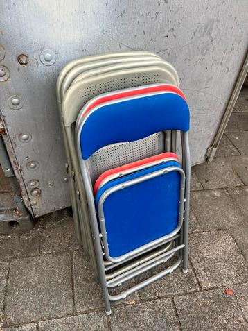 6 klapstoelen beschikbaar voor biedingen