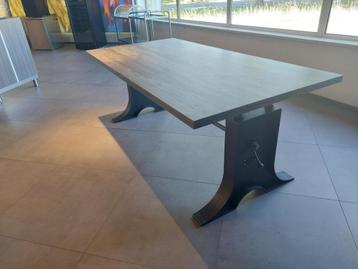 Zware stamtafel / eetkamertafel 200x100 cm beschikbaar voor biedingen