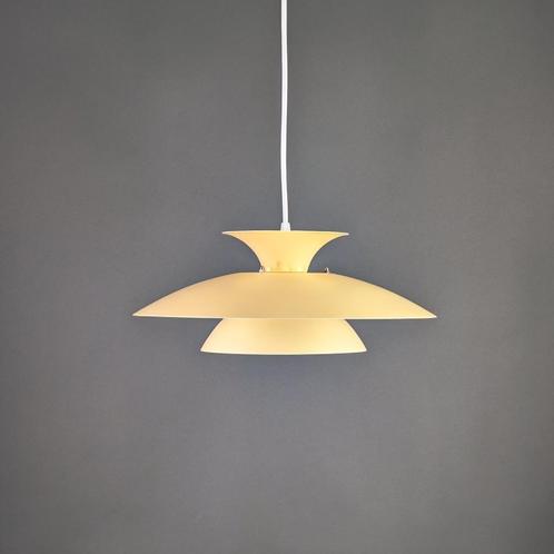 Kleine hanglamp vanille geel, scandinavische vintage lamp, Huis en Inrichting, Lampen | Hanglampen, Zo goed als nieuw, 50 tot 75 cm