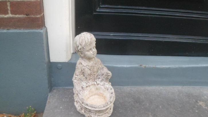 Zwaar tuinbeeld bloempot plantenbakje 29 cm. hoog., Tuin en Terras, Tuinbeelden, Gebruikt, Overige typen, Steen, Ophalen of Verzenden