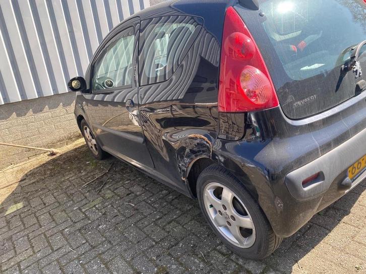 Peugeot 107 - APK tot 2025!, Auto diversen, Schadeauto's, Peugeot, Handgeschakeld, Benzine, Hatchback, Zwart, Ophalen