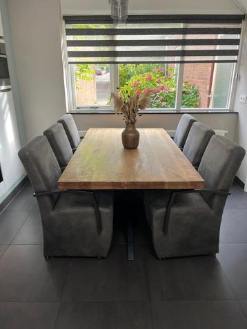Mango houten eettafel met 6 luxe stoelen beschikbaar voor biedingen