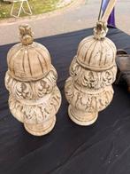 2x Siervazen van steen (urn?), Ophalen