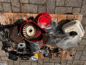 Honda motorbok 200 cc onderdelen  beschikbaar voor biedingen