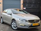Volvo V60 T3 2014 Grijs trekhaak, isofix, leder, Voorwielaandrijving, 1596 cc, 4 cilinders, Handgeschakeld