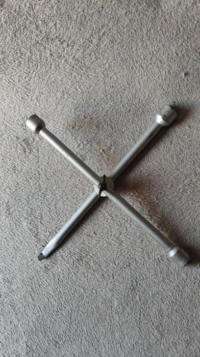 Opvouwbare kruissleutel, Auto diversen, Ophalen of Verzenden, Zo goed als nieuw