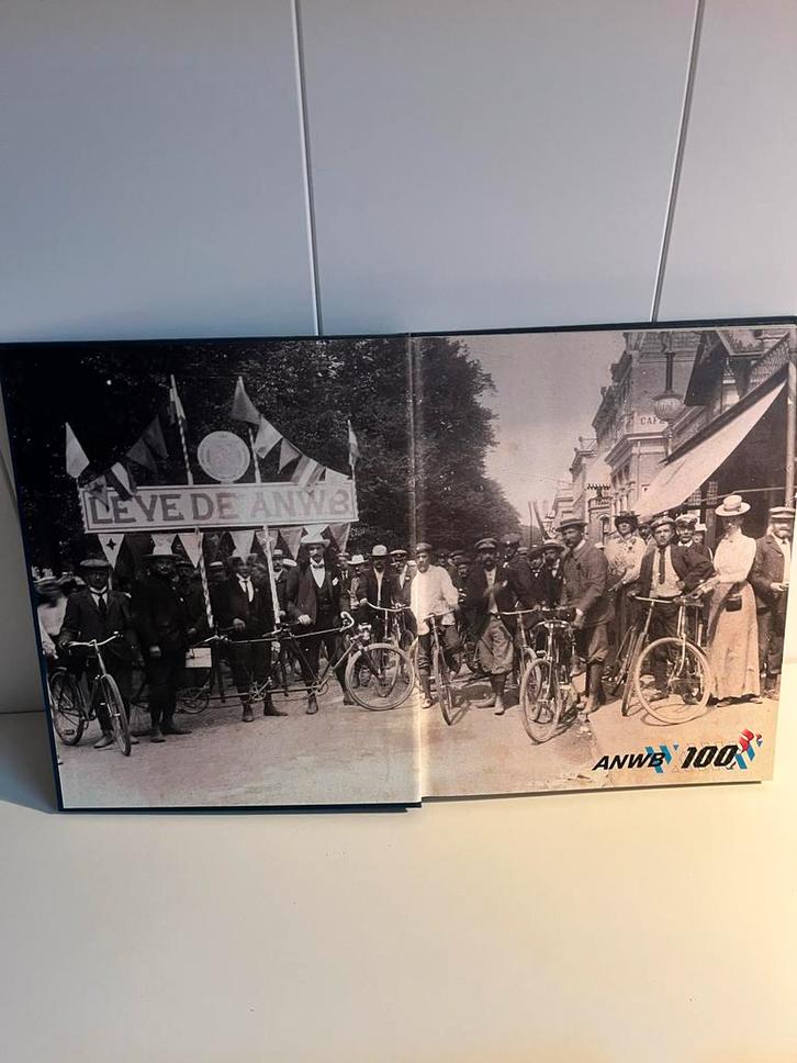 ANWB 100 Jaar Jubileumboek 1883-1983, Boeken, Auto's | Boeken, Zo goed als nieuw, Algemeen, Ophalen of Verzenden