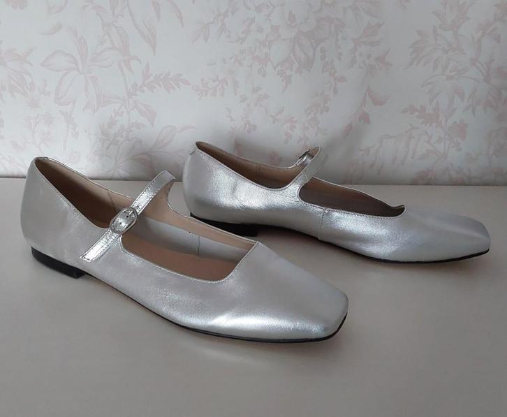 Ballerina's Manfield zilver maat 41 als nieuw, Kleding | Dames, Schoenen, Zo goed als nieuw, Ballerina's, Overige kleuren, Verzenden