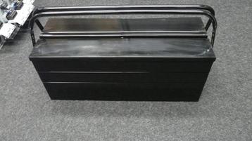 Toolbox – metalen gereedschapskist beschikbaar voor biedingen