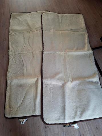 Schapenwollen onderdeken van het merk Manosan/Lanosan. beschikbaar voor biedingen