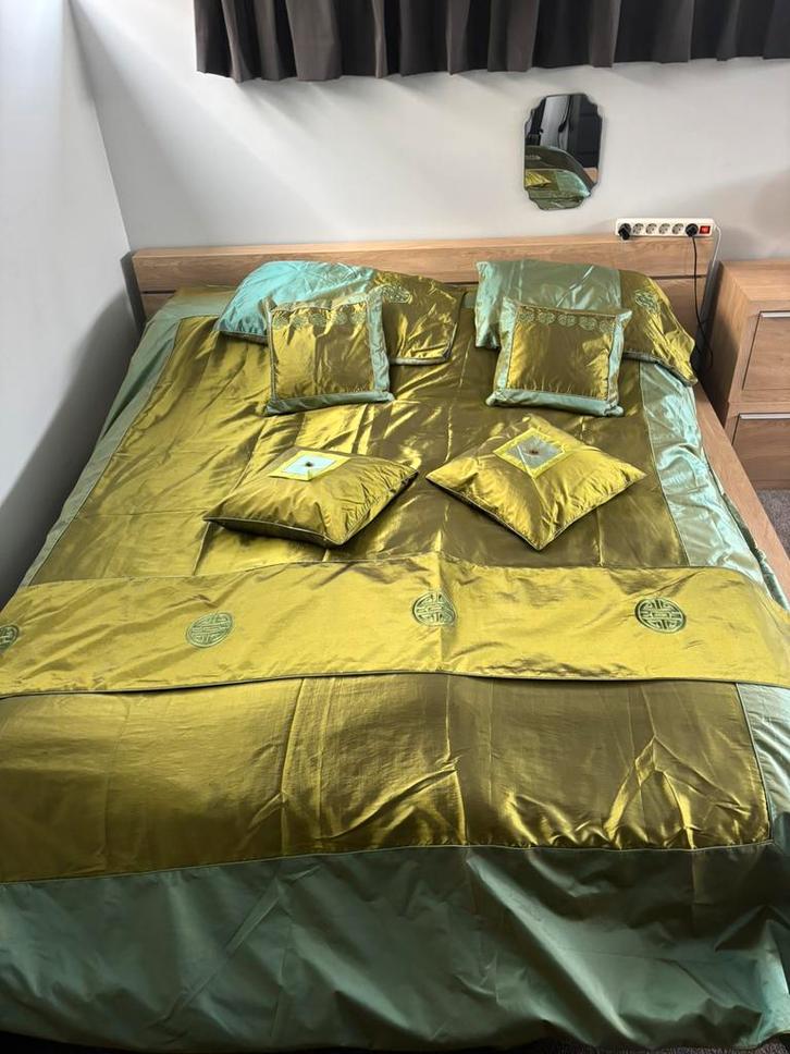 Prachtige zijden japans achtige bed set met kussens !, Huis en Inrichting, Slaapkamer | Beddengoed, Zo goed als nieuw, Deken of Dekbed