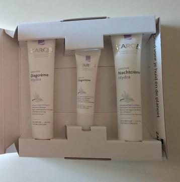 Geschenkverpakking cadeau beschikbaar voor biedingen