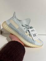 Yeezy 350 V2 Cloud Reflective maat 43 1/3, Kleding | Heren, Schoenen, Overige kleuren, ., Nieuw, Ophalen of Verzenden