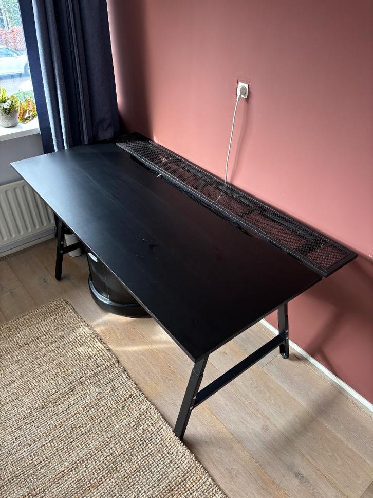IKEA bureau, Huis en Inrichting, Bureaus, Zo goed als nieuw, Bureau, Ophalen