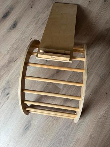 Houten klimboog/glijbaan beschikbaar voor biedingen