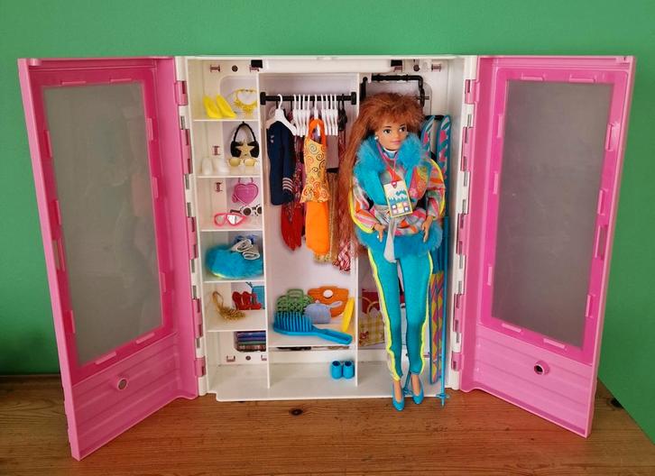 Barbie Kledingkast inclusief pop & accessoires, Kinderen en Baby's, Speelgoed | Poppen, Gebruikt, Barbie, Ophalen