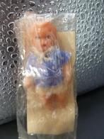 Miniatuur vinyl Ari popje in verpakking, Verzamelen, Poppen, Ophalen of Verzenden, Nieuw, Pop
