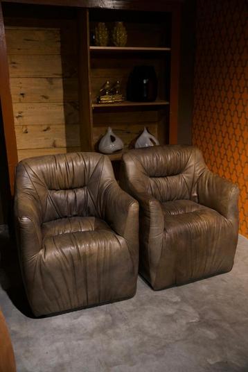 2 Originele Timothy Oulton Fauteuils gelabeld met bolhoedje beschikbaar voor biedingen