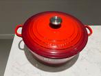 Nieuwe Le Creuset braadpan 30 cm kersenrood in de doos, Gietijzer, Nieuw, Ophalen of Verzenden, Keramische plaat