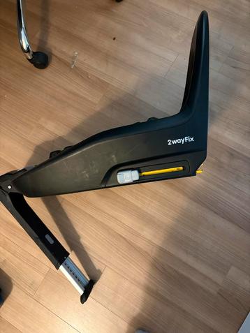 Maxi-Cosi 2wayFix Isofix Base beschikbaar voor biedingen