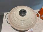 Nieuwe Le Creuset Marmite 24 cm Meringue in de doos, Gietijzer, Mvt, Nieuw, Ophalen of Verzenden
