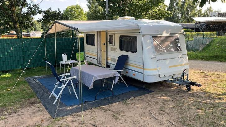 Knaus Sudwind 450, Caravans en Kamperen, Caravans, Particulier, tot en met 4, 750 - 1000 kg, Rondzit, Knaus, Dwarsbed, Omvormbare zithoek
