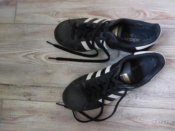 1 paar Zwarte Adidas, gedragen beschikbaar voor biedingen