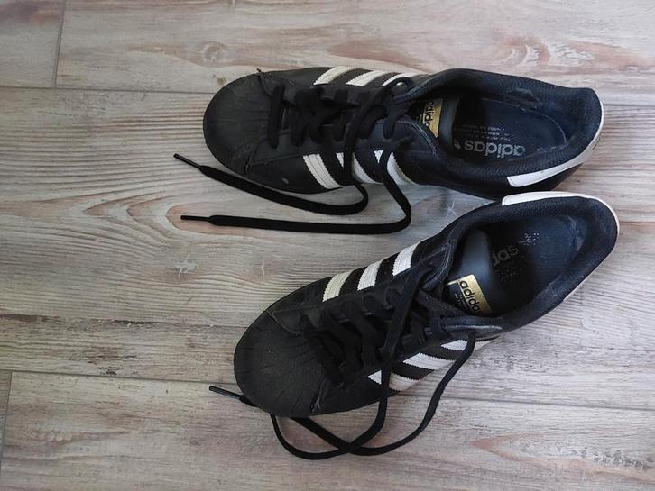 1 paar Zwarte Adidas, gedragen, Kleding | Heren, Schoenen, Gedragen, Sneakers of Gympen, Zwart, Ophalen