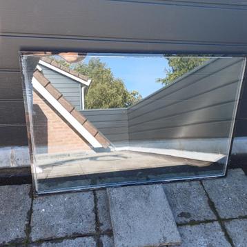 Glas voor deur beschikbaar voor biedingen