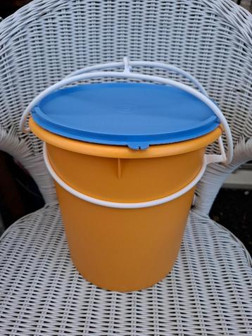 Wasemmer, voorraademmer, en meer Tupperware beschikbaar voor biedingen