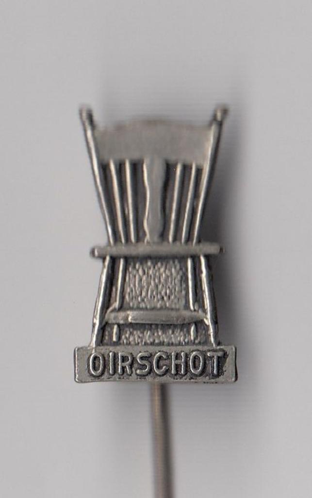 Oirschot Stoel speldje, Verzamelen, Speldjes, Pins en Buttons, Gebruikt, Speldje of Pin, Overige onderwerpen, Ophalen of Verzenden