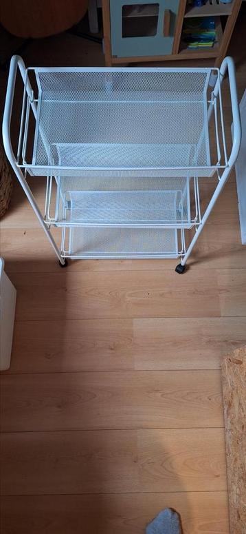 Wit metalen rolrek – 3 lagen – bijna niet gebruikt
 beschikbaar voor biedingen